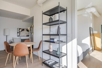 611 N Virgil Ave in Los Angeles, CA - Foto de edificio - Building Photo