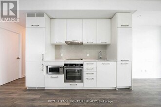 87-3787 Peter St in Toronto, ON - Building Photo - Building Photo
