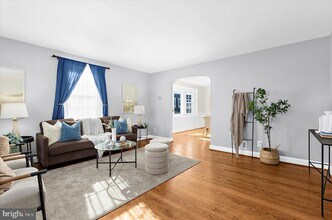 312 Small Ct in Catonsville, MD - Foto de edificio - Building Photo