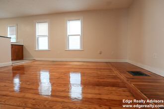 151 Murdock St, Unit 1 in Boston, MA - Foto de edificio - Building Photo