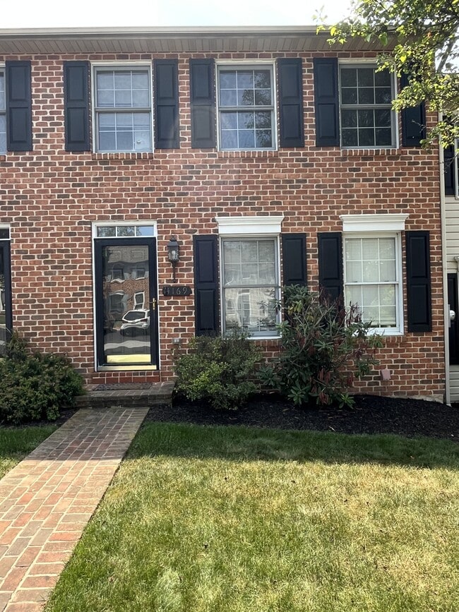 4169 Kittatinny Dr in Mechanicsburg, PA - Foto de edificio - Building Photo