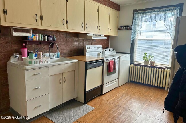 48 Arnold Ave in Amsterdam, NY - Building Photo - Building Photo
