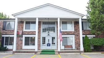 Somerset Manor East Apartments in Sterling Heights, MI - Building Photo