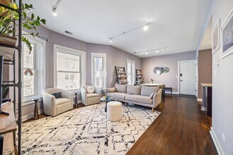 1951 W Byron St in Chicago, IL - Building Photo - Building Photo