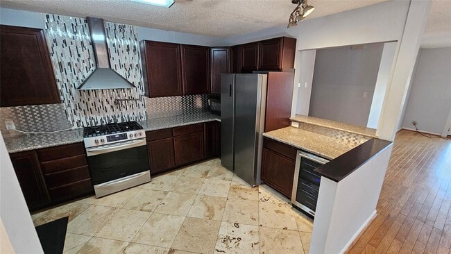 property at 7 N Skimmer