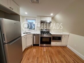 327 Highland Ave, Unit 3 in Somerville, MA - Building Photo - Building Photo