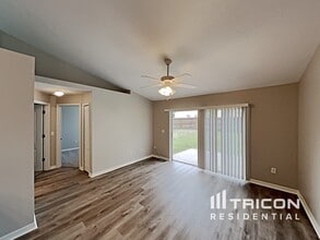 11242 Lake Lanier Dr in Riverview, FL - Building Photo - Building Photo