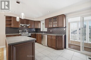 6 Marshall Blvd in Toronto, ON - Building Photo