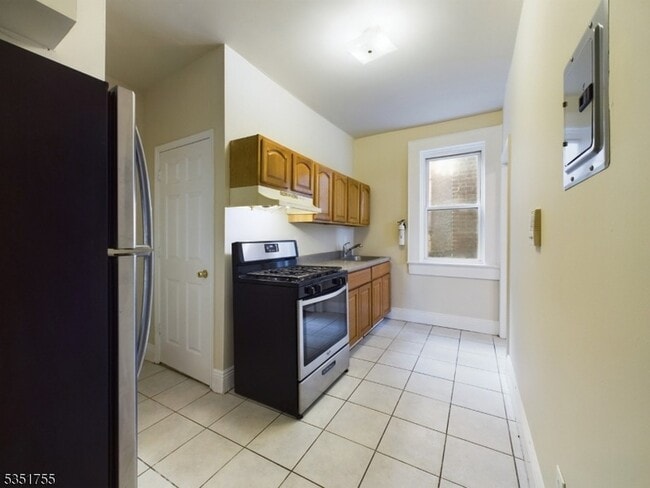 415 Dodd St in East Orange, NJ - Building Photo - Building Photo