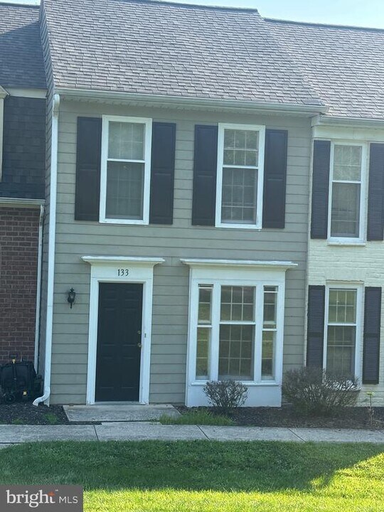 133 Stanford Ct in Hampden Township, PA - Building Photo