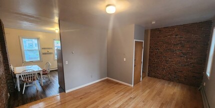 3 Wilbur Ct, Unit 2 in Boston, MA - Building Photo - Building Photo