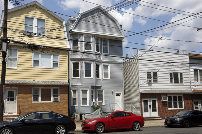 491 Avenue A in Bayonne, NJ - Building Photo - Building Photo