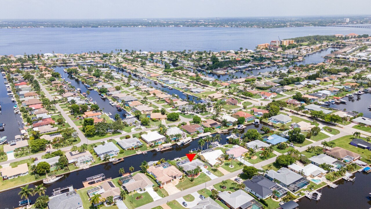 3707 SE 18th Ave in Cape Coral, FL - Building Photo