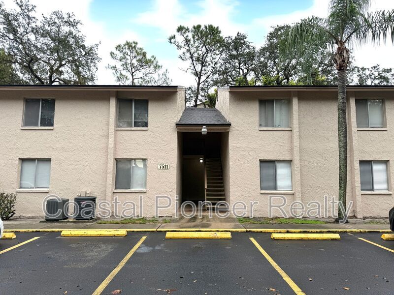 7511 Pitch Pine Cir in Tampa, FL - Building Photo