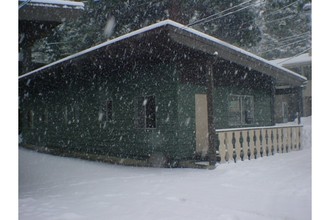 1801 Old Mammoth Rd in Mammoth Lakes, CA - Foto de edificio - Building Photo