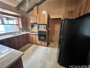 1450 Kaweloka St in Pearl City, HI - Building Photo - Building Photo