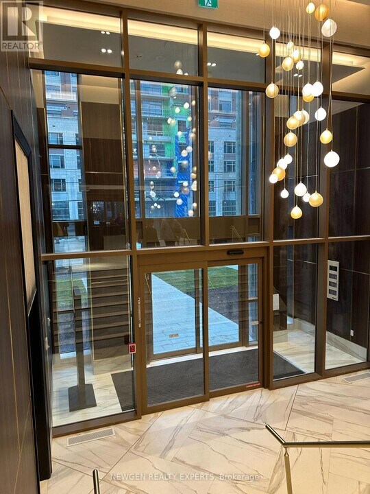 2333 Khalsa Gate in Oakville, ON - Building Photo