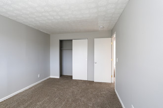 Wyoming Crossing in Cincinnati, OH - Building Photo - Interior Photo