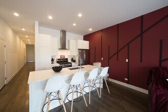 2048 W Chicago Ave in Chicago, IL - Building Photo - Building Photo