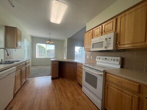 1013 Edward St in Papillion, NE - Building Photo - Building Photo