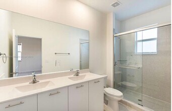 2336 NW 130th St in Westview, FL - Building Photo - Building Photo