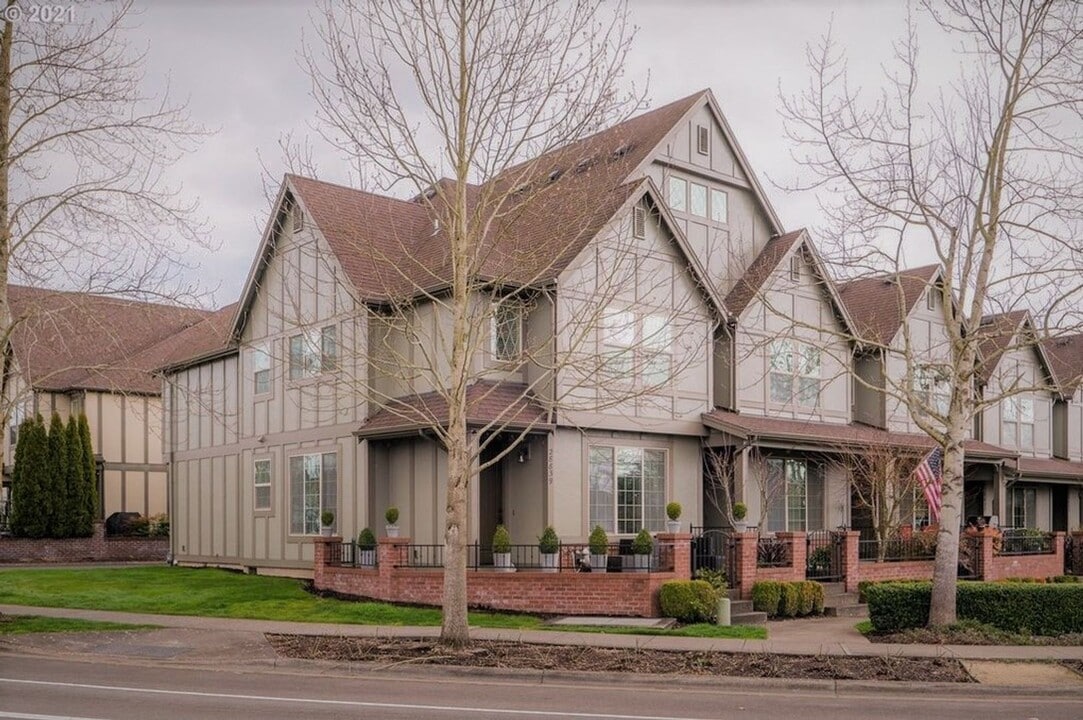 28839 SW Costa Cir W in Wilsonville, OR - Building Photo