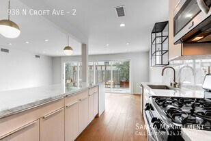 938 Croft Ave in Los Angeles, CA - Building Photo