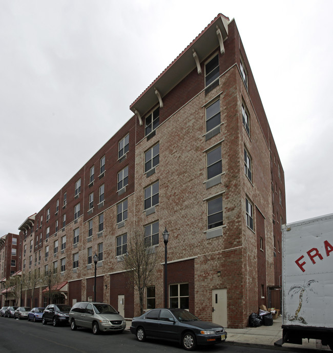 6001-6017 Fillmore Pl in West New York, NJ - Building Photo - Building Photo