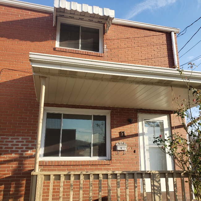 11 W McNutt St in Houston, PA - Building Photo - Building Photo