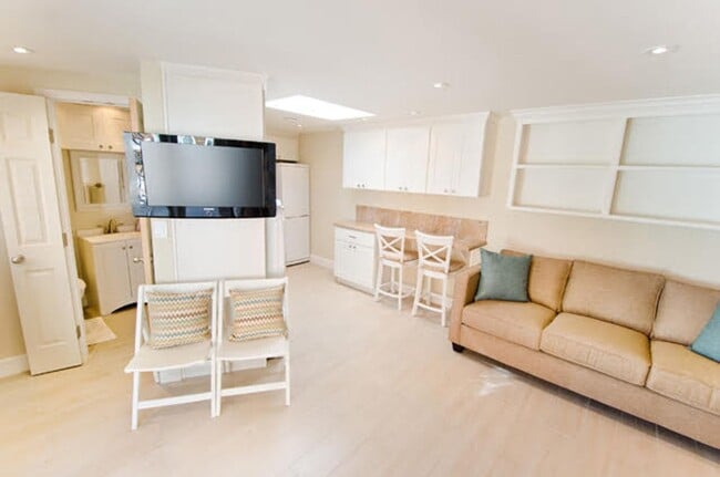 8155 Camino Del Oro in San Diego, CA - Building Photo - Building Photo