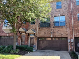 Room in Townhome on Chase Ln in Irving, TX - Building Photo