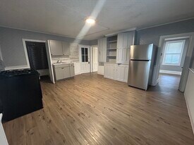 24 4th St, Unit 1490 in Waterford, NY - Building Photo