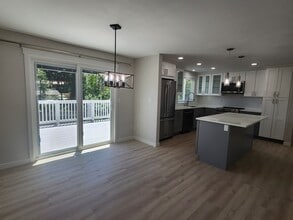 12625 NE 133rd Pl in Kirkland, WA - Building Photo - Building Photo