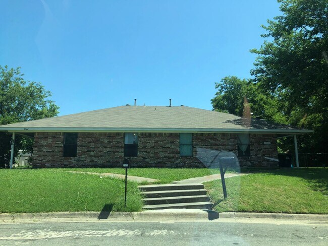 property at 2320 Vanderbilt Ct