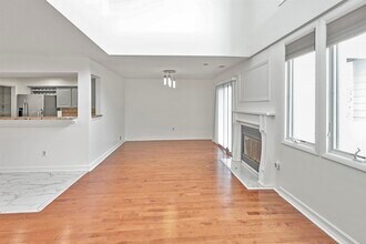 816 Topsail Ln in Secaucus, NJ - Building Photo - Building Photo