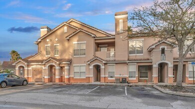 18023 Villa Creek Dr in Tampa, FL - Building Photo - Building Photo