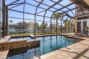 540 Snell Ct in Marco Island, FL - Building Photo