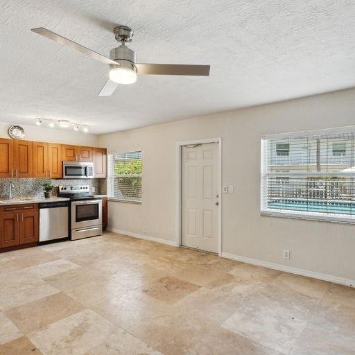 1470 N Dixie Hwy, Unit 4 in Fort Lauderdale, FL - Building Photo - Building Photo