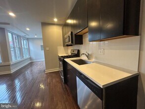 723 Sansom St in Philadelphia, PA - Building Photo - Building Photo