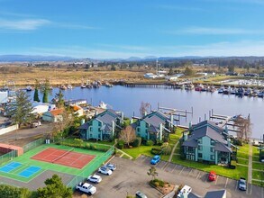 336 NE Skipanon Dr in Warrenton, OR - Building Photo - Building Photo