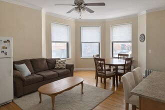 1070 W Granville Ave, Unit 10 in Chicago, IL - Foto de edificio - Building Photo