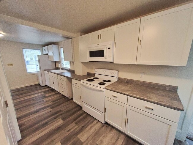 928 W Kamps Ave in Appleton, WI - Building Photo - Building Photo