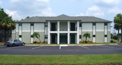 Emerald Park Condominiums in Melbourne, FL - Building Photo - Building Photo