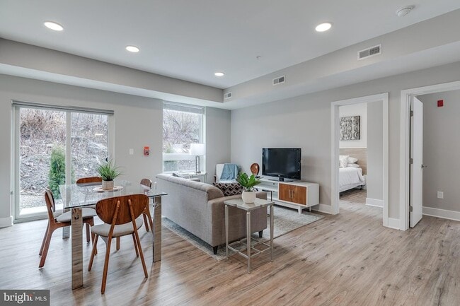 1952 Bryn Mawr Ave, Unit 4B in Philadelphia, PA - Foto de edificio - Building Photo