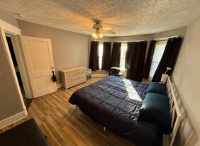 909 4th St NW in Canton, OH - Building Photo