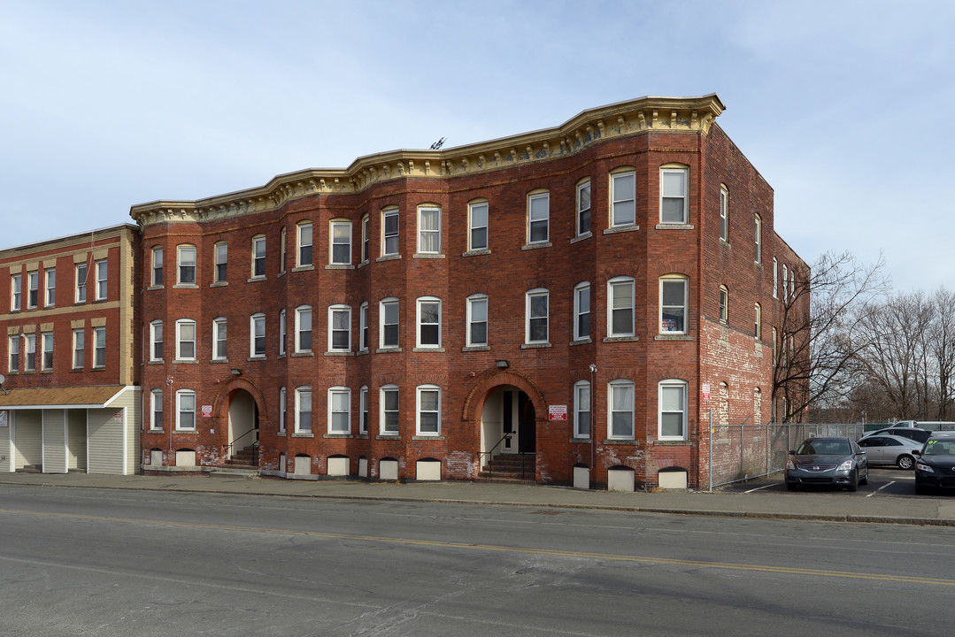 193-197 N Main St in Brockton, MA - Building Photo