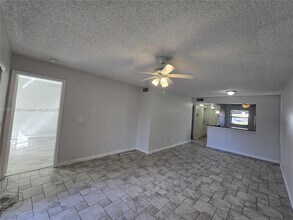 10600 NW 10th St in Pembroke Pines, FL - Building Photo - Building Photo