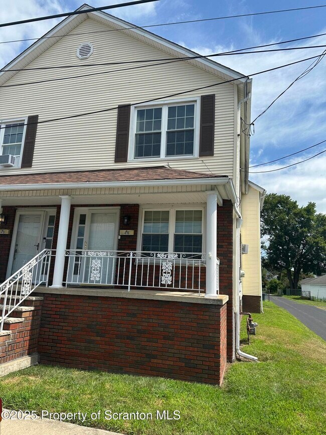 416 W Atherton St in Taylor, PA - Building Photo - Building Photo