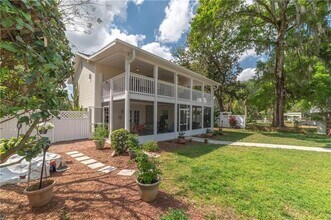 5511 11th St, Unit #4 in Zephyrhills, FL - Building Photo - Building Photo