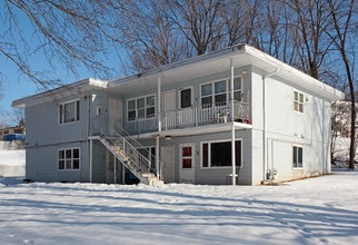 Vista View Apartments in Burnsville, MN - Building Photo - Building Photo